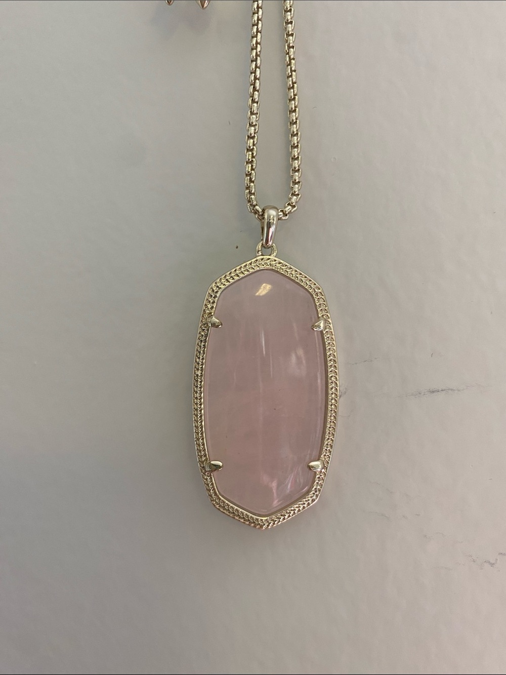 KENDRA SCOTT Gold Rose Quartz Pendant Necklace in Pink - Women's Jewelry - Picture 2 of 2